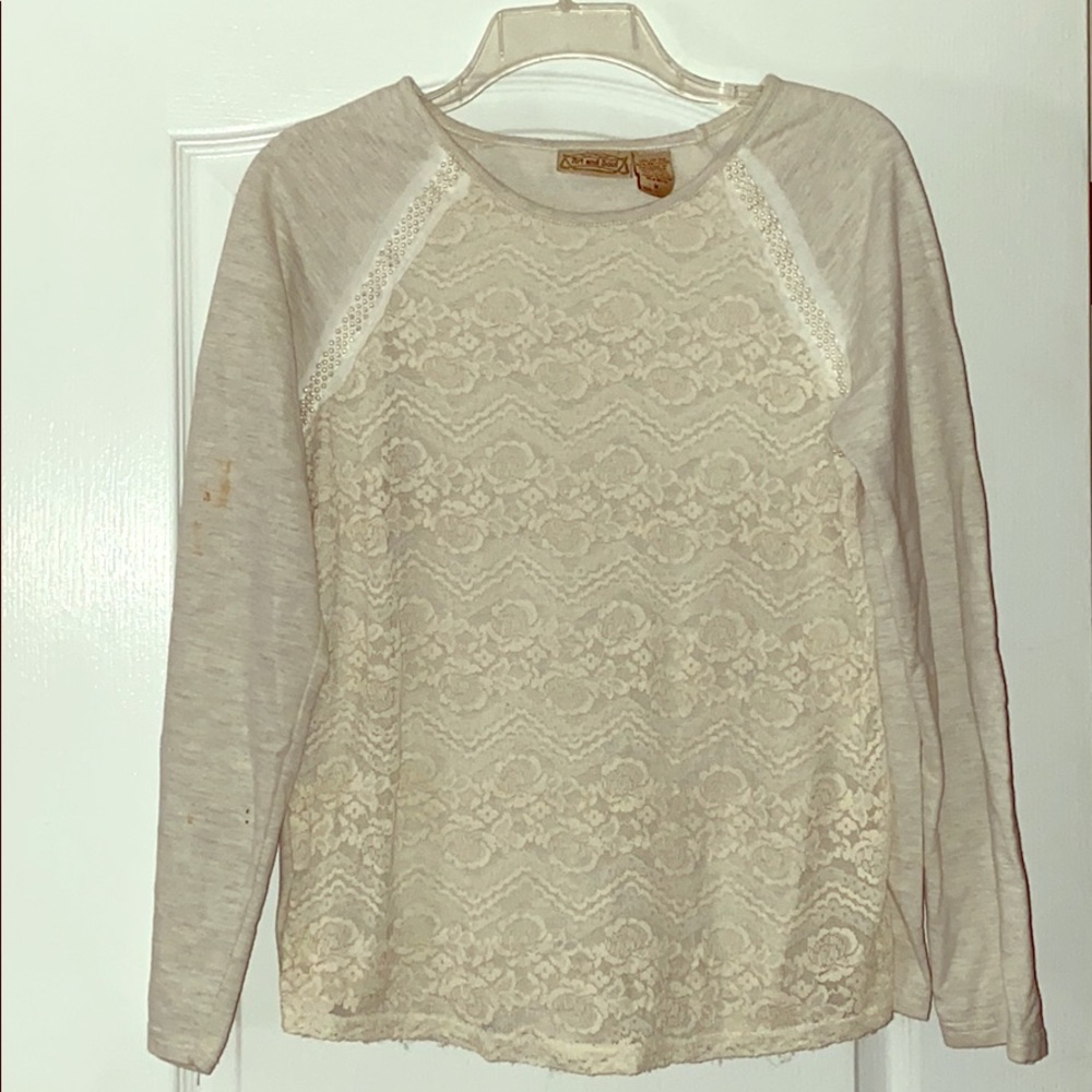 Art and Soul grey top w/lace and bead szMed